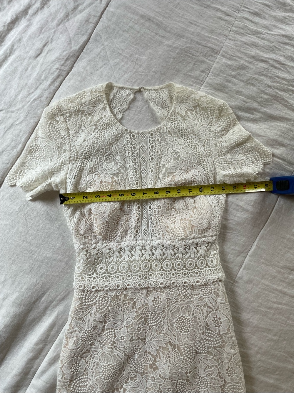 Elegant White Short-Sleeve Crew Neck Lace Bridal Gown Size 4 Wedding Dress - Picture 11 of 16